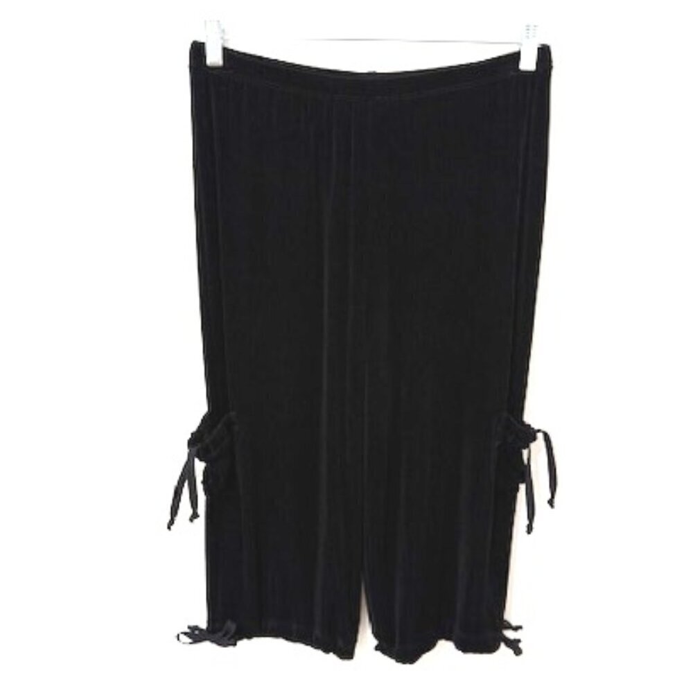 Chico's Travelers Indiya Short Black Crop Pants Slinky Knit Stretch Size 1 = M/8